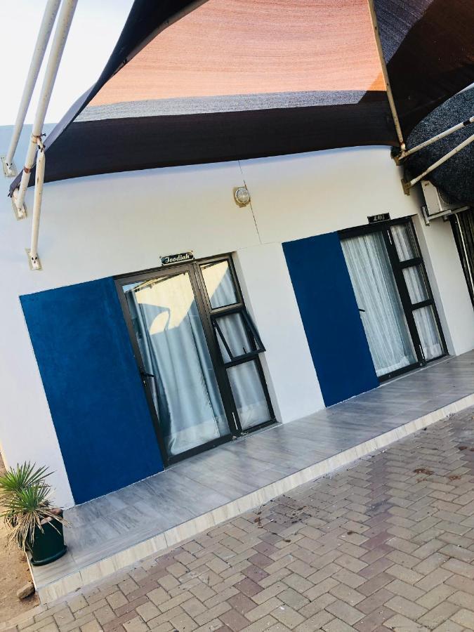 Mo-Nize Villa Guesthouse Otjiwarongo Exterior foto
